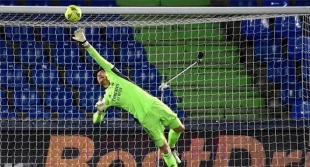 库瓦单场10扑救&保持零封 08年卡西后皇马首人 库瓦单场10扑救&保持零封 08年卡西后皇马首人